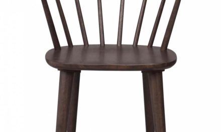 Carmen spisebordsstol – brun bejdset gummitræ, m. armlæn