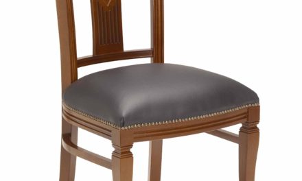 Ramona spisebordsstol – Lakeret træ, sort læder hynde