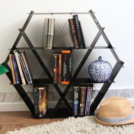 Ruche Shelving Hylde – M – Sort fra Ruche Shelving