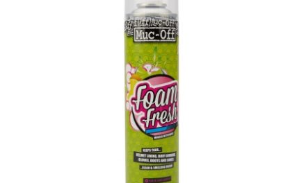 Muc-Off Foam Fresh Cleaner – Citrus duft – Neutraliserer skidt på tekstiler – 400 ml