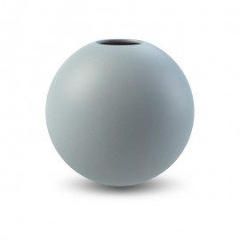 Cooee Design Vase – Ball Dusty Blue 20 cm fra Cooee Design